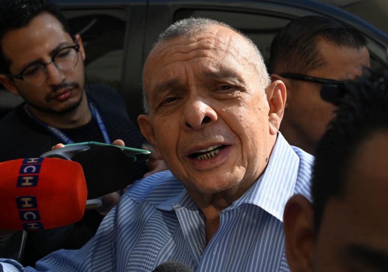 Expresidente hondureño Lobo comparece en juicio acusado de corrupción