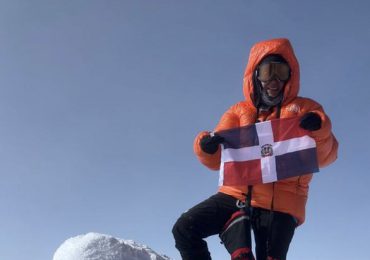 Dominicana Thais Herrera llega hasta la cumbre de Antártica