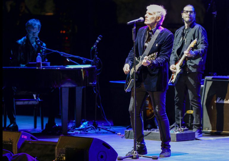 Tras ser intervenido por un tumor cerebral Michael Bolton cancela varios conciertos