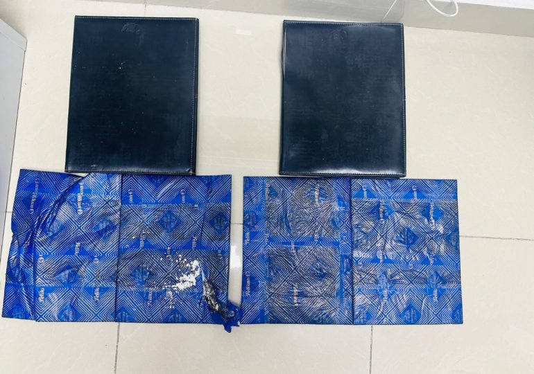 Ocupan casi dos kilos de cocaína en pieza de vehículo y carpetas; serían enviados a Estados Unidos