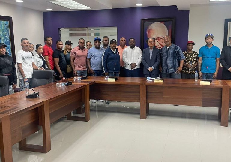 Dirigentes del PCR pasan al PLD; prometen trabajar por el triunfo de Abel Martínez