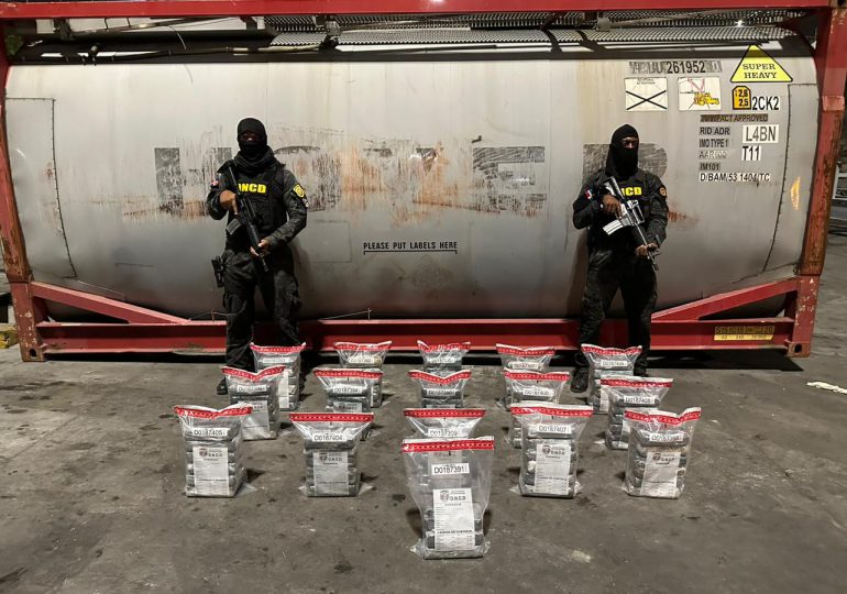 VIDEO | Incautan en interior de Isotanque 93 paquetes presumiblemente cocaína en Caucedo