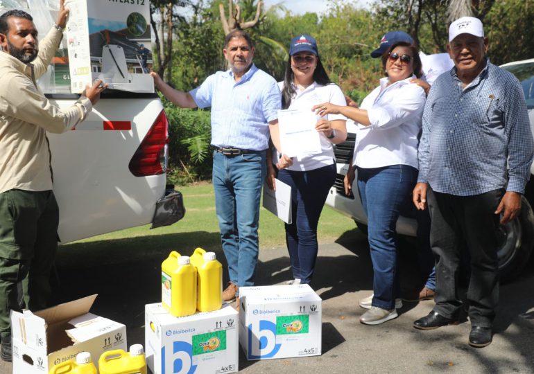 Delegación Multinacional trabaja para erradicar la Mosca del Mediterráneo