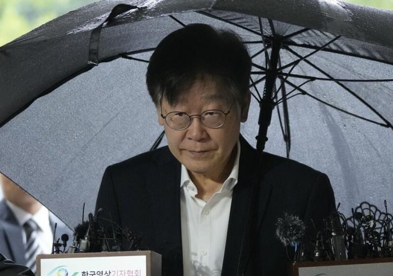 VIDEO | Apuñalan a Lee Jae-myung, líder de la oposición surcoreana