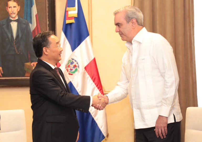 Presidente Abinader recibe ministro de Agricultura de China; trataron asuntos de interés para ambas naciones