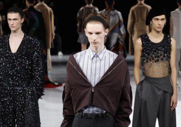 Dior rinde homenaje a Nureyev con un desfile al ritmo endiablado de "Romeo y Julieta"