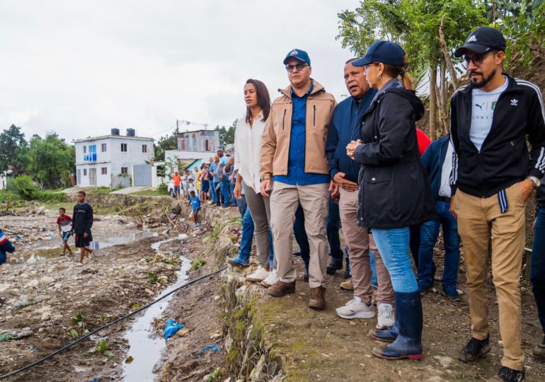 Ministro Igor Rodríguez asiste a las familias afectadas por las lluvias en Puerto Plata