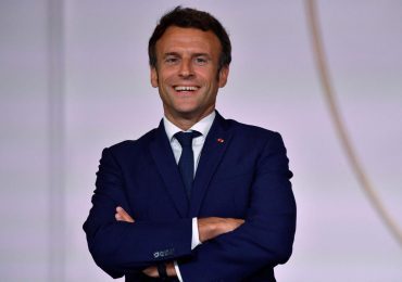 Macron anuncia un "gran plan" contra la infertilidad en Francia para un "rearme demográfico"