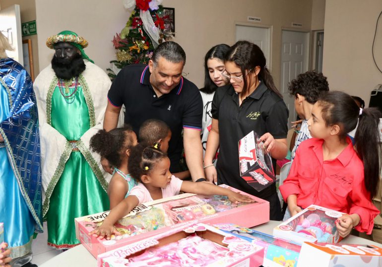 “En este Día especial de los Santos Reyes me satisface ver una sonrisa en cada niño”, afirma Luis Alberto