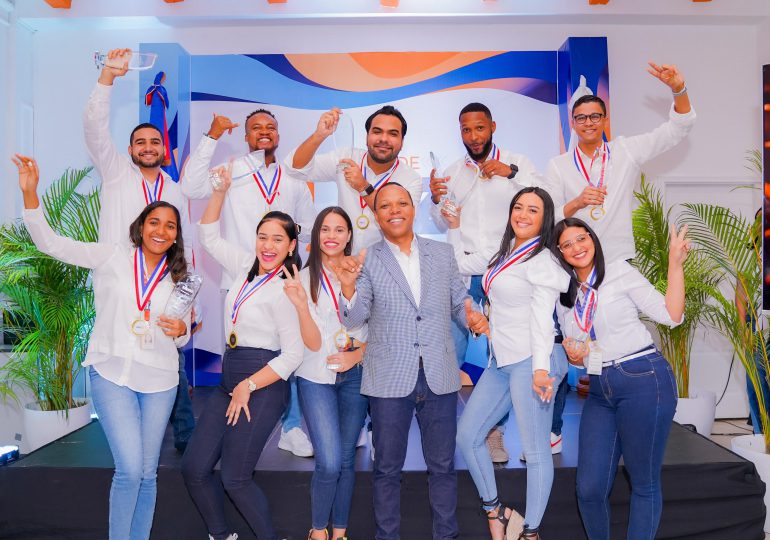 EDESUR entrega el reconocimiento “Joven de Luz”, a 10 colaboradores meritorios de la empresa