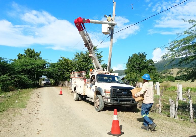 Edesur instala casi 500 nuevas luminarias led en barrios y comunidades de San Juan