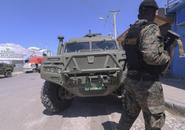 Nuevos ataques mortales de bandas criminales estremecen la capital de Haití