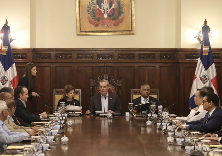 Presidente Abinader encabeza primer consejo de ministros y directores de 2024; pronostican crecimiento económico de 4.7% para este año