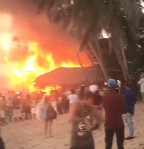 VIDEO | Se incendian varios restaurantes en playa de Samaná