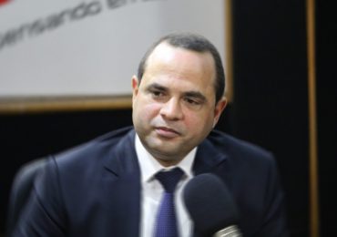 “Por inminente derrota Gobierno del PRM utiliza recintos militares y policiales”, asegura Manuel Crespo ante JCE
