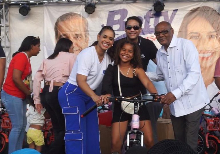 Betty Gerónimo celebra en grande Día de los Reyes con feria mecánica para niños de SDN