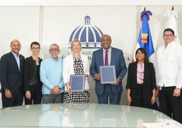 Ministerio de Energía y Minas y el PNUD firman acuerdo para electrificar viviendas rurales en la RD