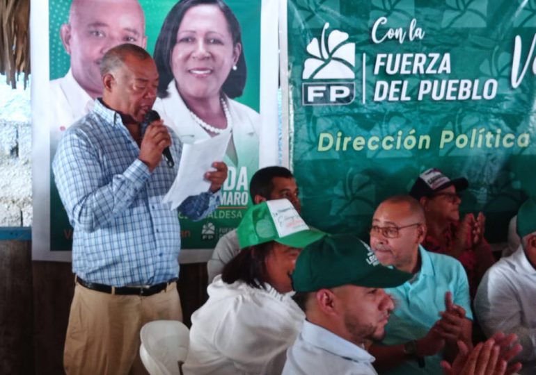 Fuerza del Pueblo lanza candidatura del profesor Casimiro Silverio a la Alcaldía de Río San Juan