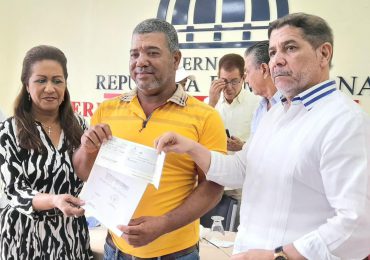 Gobierno destina más de 60 millones de pesos para recuperación subsectores piña y banano