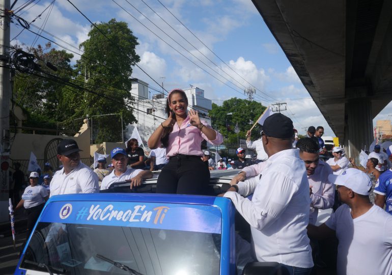 Betty Gerónimo realiza marcha-caravana mostrando fuerzas en Villa Mella Norte