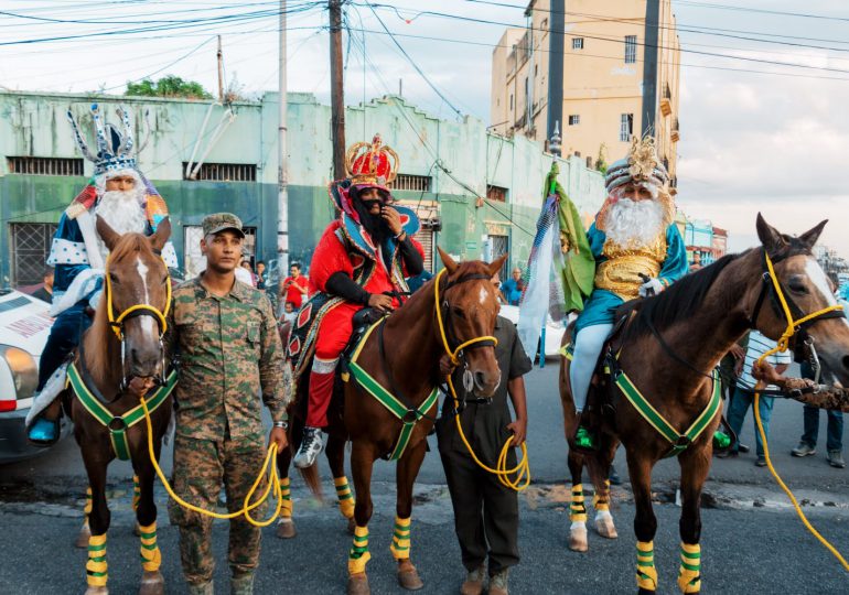 Melchor, Gaspar y Baltasar llevaron alegría a las familias del Distrito Nacional durante el desfile de los Reyes Magos