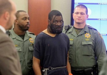 Hombre que saltó en tribunal para atacar un juez en Las Vegas es sentenciado a cuatro años de prisión