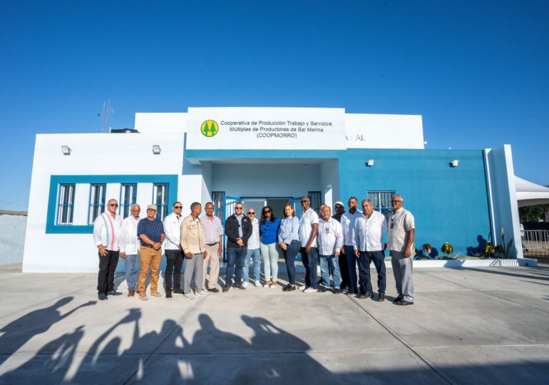 Hecmilio Galván inaugura centro de acopio para la Comercialización de la Sal de la Cooperativa de Salineros