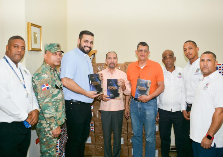 Efemérides Patrias dona cientos de libros al Arzobispado de Santo Domingo