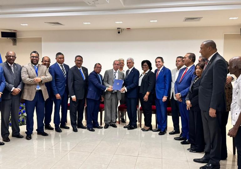 Celebran en el Senado el Día Nacional de Gregorio Urbano Gilbert