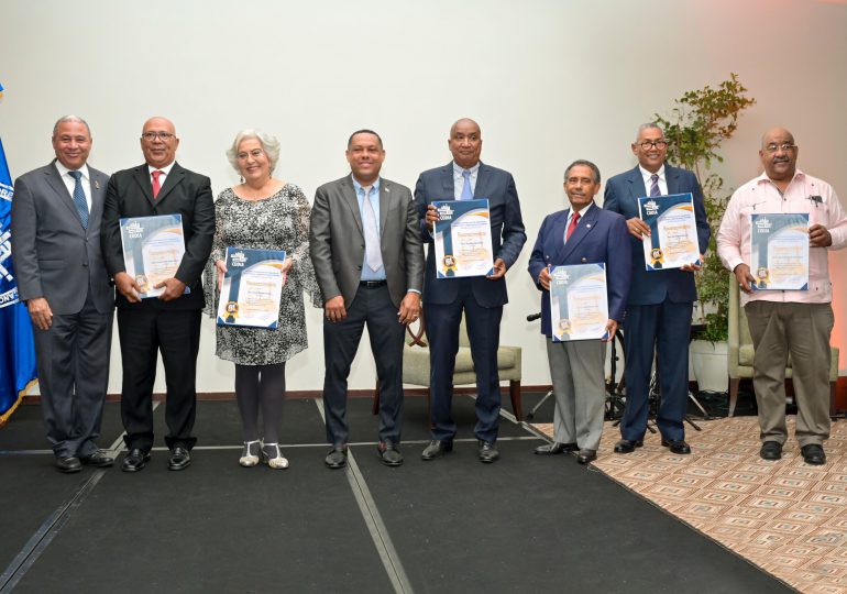 CODIA reconoce a 61 profesionales por sus aportes en el área