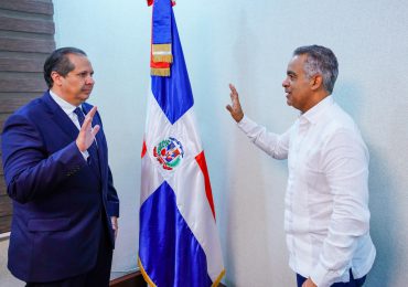 Santos Echavarría juramenta a Víctor Atallah, como nuevo ministro de Salud