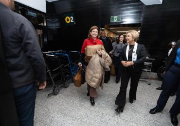 Vicepresidenta Raquel Peña regresa al país luego de concluir agenda en Davos, Suiza