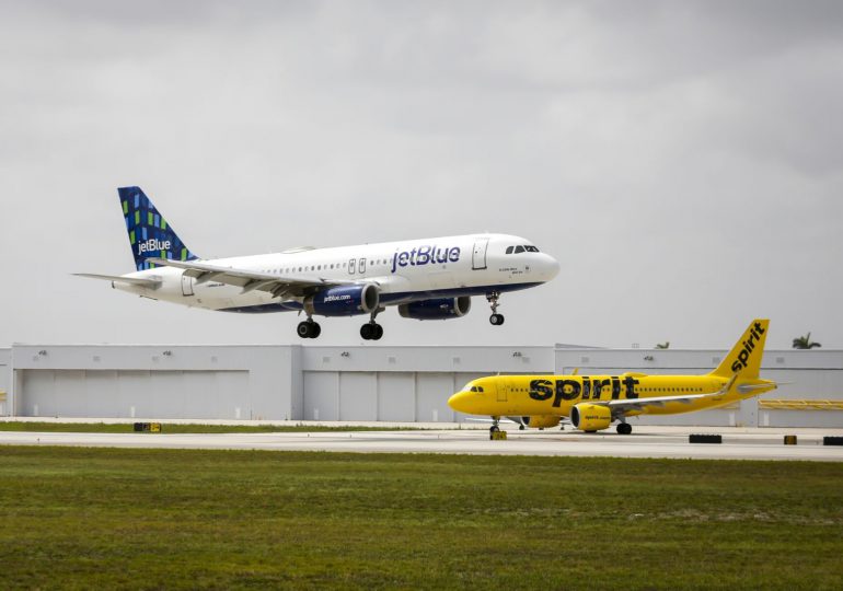 Aerolíneas JetBlue y Spirit apelan bloqueo judicial a su fusión