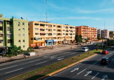 Entradas de la ciudad se llenan de color: la Alcaldía del DN embellece edificios de las avenidas México y Quinto Centenario