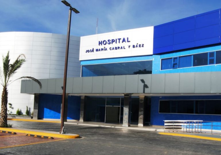 Déficit de parqueos en hospital Cabral y Báez crea dificultad a médicos, usuarios y vecinos