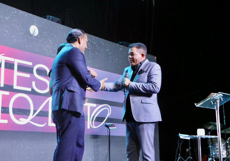 VIDEO | Pastor Santiago Ponciano bendice a Luis Alberto y afirma "que es un hombre sincero"