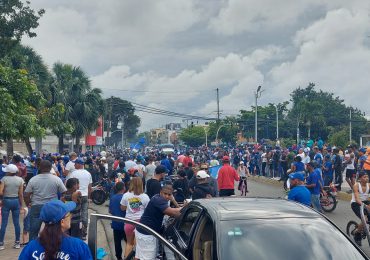 Video | Tigres del Licey tiñen de azul la capital dominicana con multitudinaria caravana tras ganar campeonato