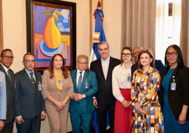 Colegio Médico presenta propuestas al presidente Luis Abinader para mejorar sector salud