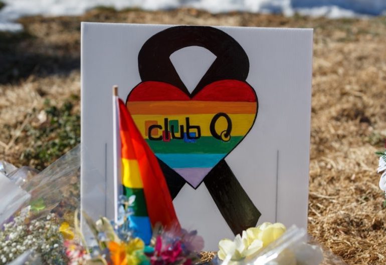 Autor del tiroteo en club LGBTQ+ en EEUU enfrenta nuevos cargos federales