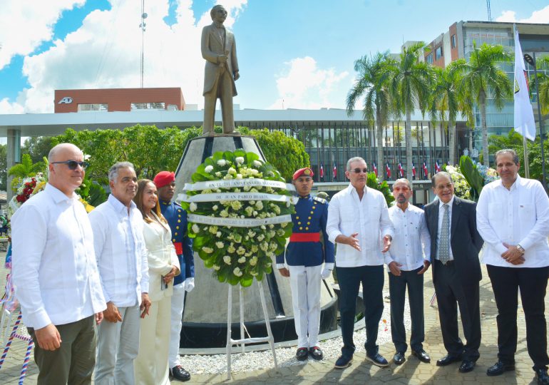 Presidente Luis Abinader inaugura el “Mes de la Patria” honrando la memoria del fundador de la República