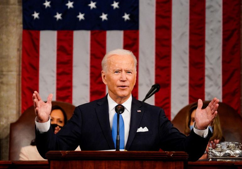 Biden llama al Congreso a aprobar una reforma "dura" para controlar la migración