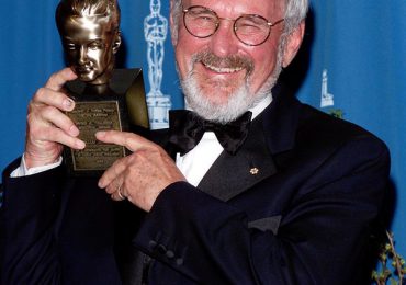 Muere Norman Jewison, director de "Hechizo de luna" y "Al calor de la noche"