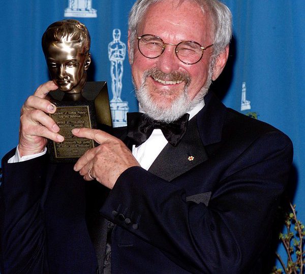 Muere Norman Jewison, director de "Hechizo de luna" y "Al calor de la noche"