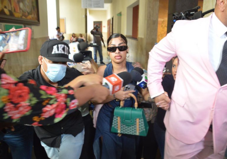 Yailin La Más viral llega al tribunal donde conocerán coerción a Tekashi 