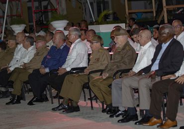Raúl Castro y Díaz-Canel encabezaron acto por el 65º aniversario de la Revolución cubana