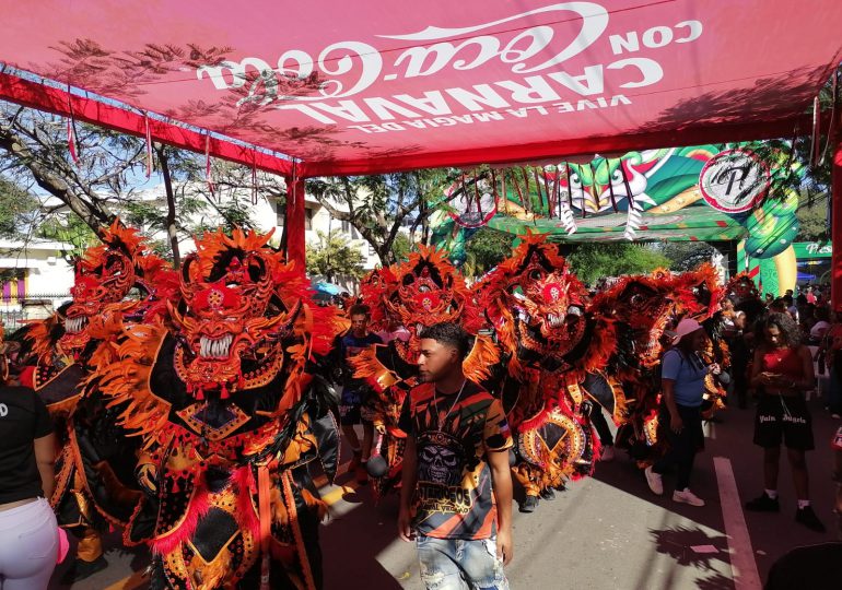 Ciudadanos destapan la alegría del Carnaval Vegano junto a Coca-Cola