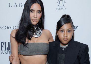 Hija de Kim Kardashian sorprende a fanáticos con look radical