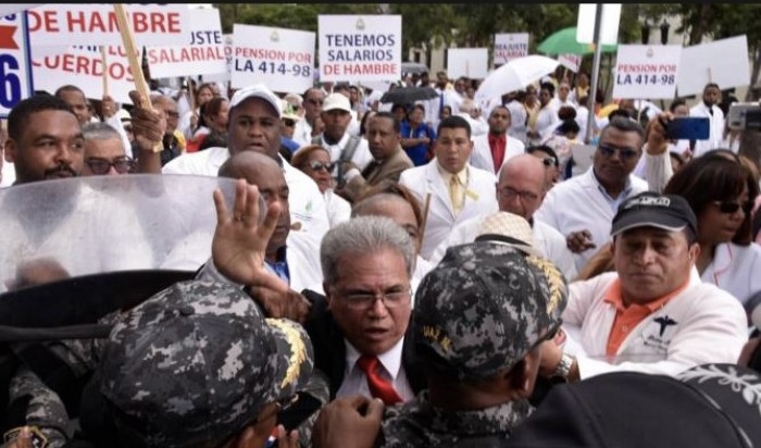 CMD protesta por arresto de cuatro médicos en las últimas semanas