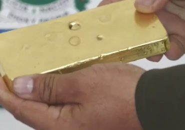 Policía en Colombia encuentra lingotes de oro en un vehículo del Clan del Golfo