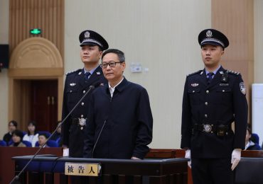 China condena a muerte por corrupción al expresidente de un banco